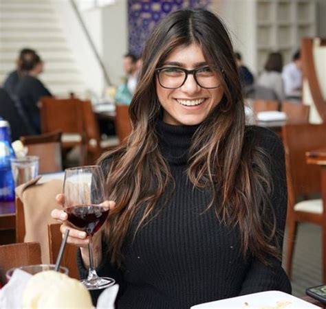 mia khalifa education|Mia Khalifa Biography, Age, Husband, Children,。